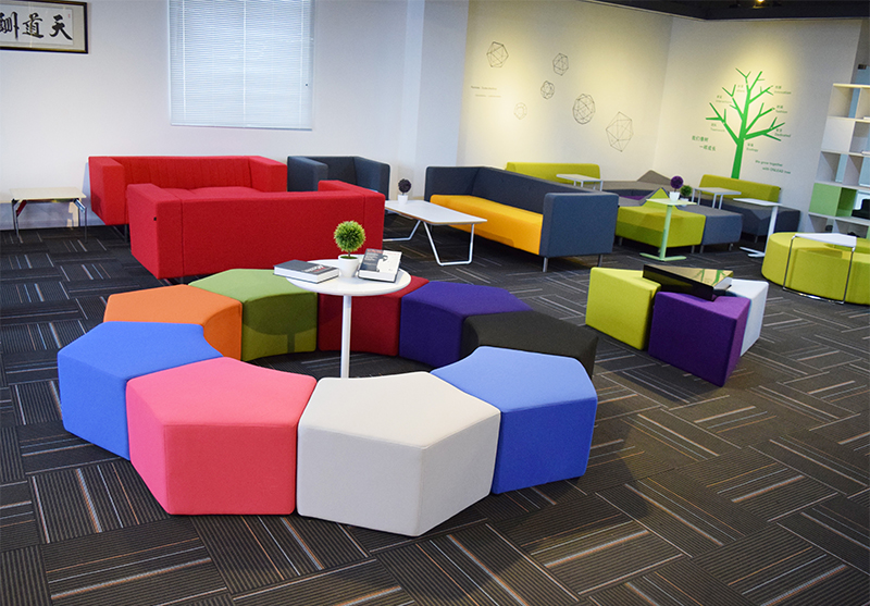 常見實(shí)木辦公家具有哪些款型？